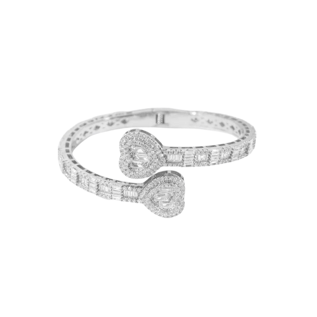 Elegant Heart Bangle Bracelet crafted in White Gold, featuring a sleek and timeless design with a high-polish finish for a touch of luxury and sophistication.