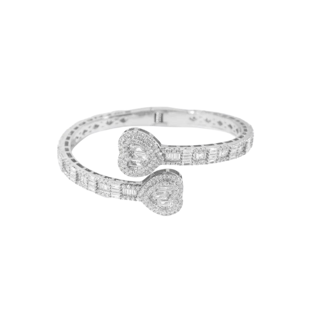 Elegant Heart Bangle Bracelet crafted in White Gold, featuring a sleek and timeless design with a high-polish finish for a touch of luxury and sophistication.