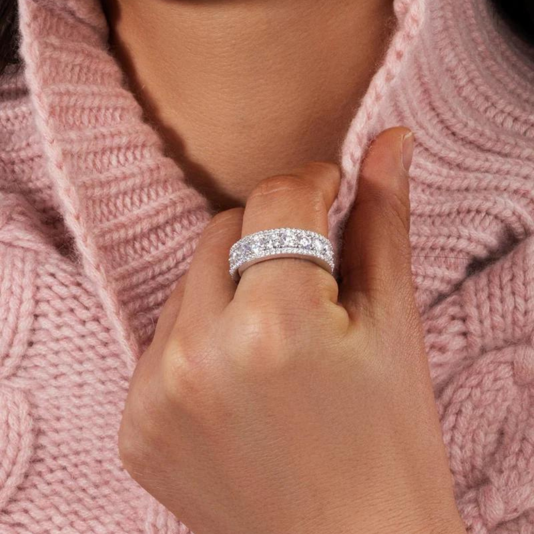 Women's model wearing the Iced Band Ring in 925 Sterling Silver with a White Gold finish and Moissanite stones, highlighting a chic and elegant piece with brilliant sparkle for a luxurious look.